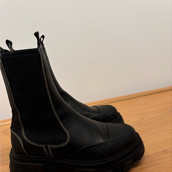Ganni Mid Chelsea Boot with yellow stitching - Picture 5 of 10